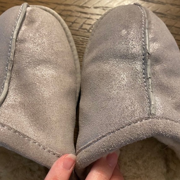 Silver Ugg slipper size 6 - Picture 4 of 6